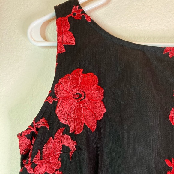 Floral Sleeveless Embroidered Mesh Sheath Black & Red - Picture 4 of 12